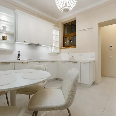 1910 Boutique - Central, Scenic, Self Check-in 4* Braşov